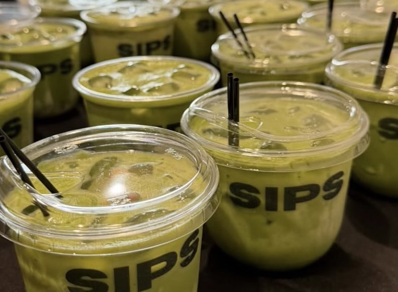 Iced SIPS Classic matcha in SIPS cups